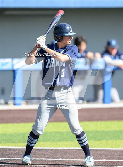 Thumbnail 3 in Johnson vs Marshall photogallery.