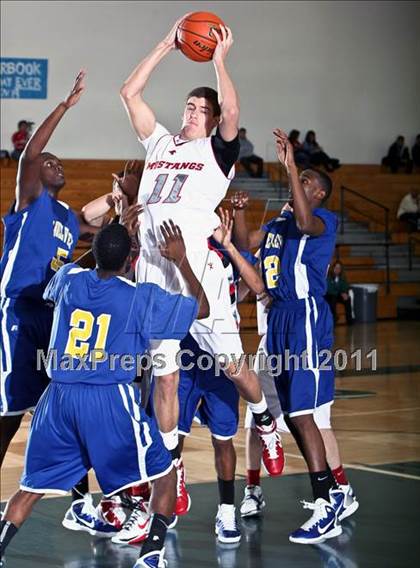 Thumbnail 3 in Channelview vs. Spring (McDonalds Texas Invitational) photogallery.