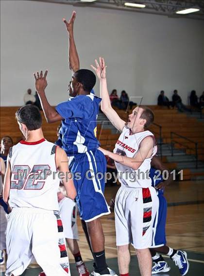 Thumbnail 2 in Channelview vs. Spring (McDonalds Texas Invitational) photogallery.