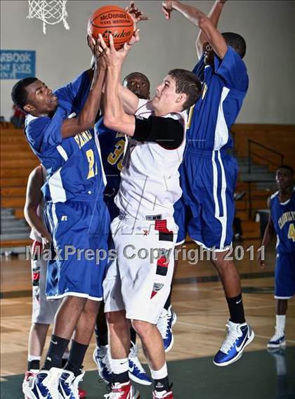 Thumbnail 3 in Channelview vs. Spring (McDonalds Texas Invitational) photogallery.