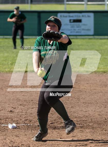 Thumbnail 2 in Red Bluff vs. Willows photogallery.