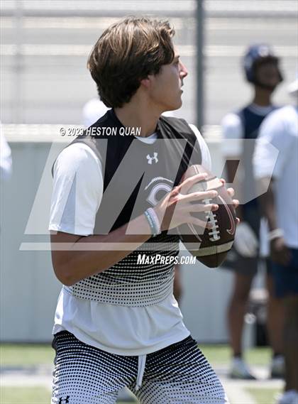 Thumbnail 3 in St. John Bosco vs. Carlsbad (Brave 8 Invitational) photogallery.
