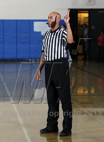 Thumbnail 2 in Burbank vs. Glendale (Burbank Tip Off Classic) photogallery.