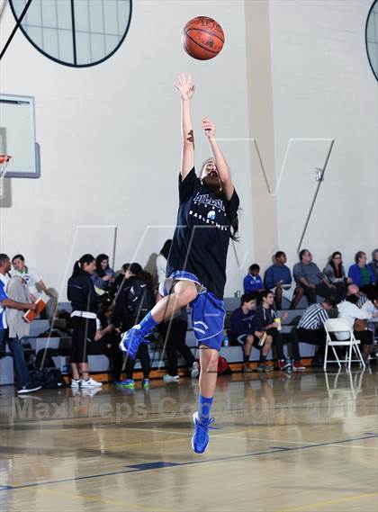 Thumbnail 3 in Burbank vs. Glendale (Burbank Tip Off Classic) photogallery.