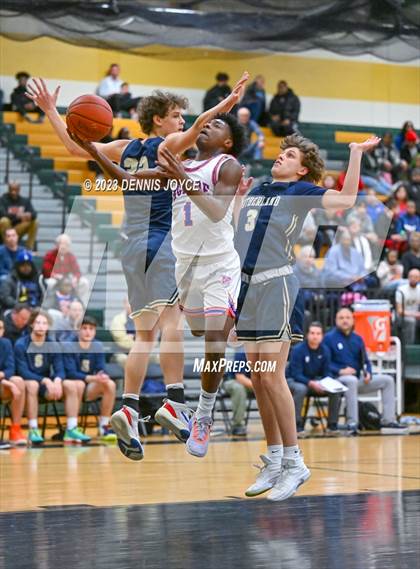 Thumbnail 2 in Monroe vs. Sutherland (NYSPHSAA Section V Class A2 Semifinals) photogallery.