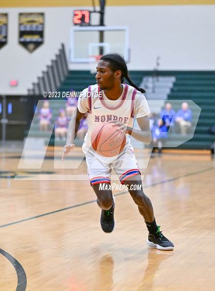 Thumbnail 3 in Monroe vs. Sutherland (NYSPHSAA Section V Class A2 Semifinals) photogallery.
