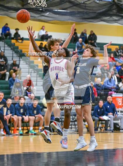 Thumbnail 1 in Monroe vs. Sutherland (NYSPHSAA Section V Class A2 Semifinals) photogallery.