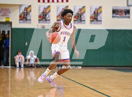 Thumbnail 1 in Monroe vs. Sutherland (NYSPHSAA Section V Class A2 Semifinals) photogallery.