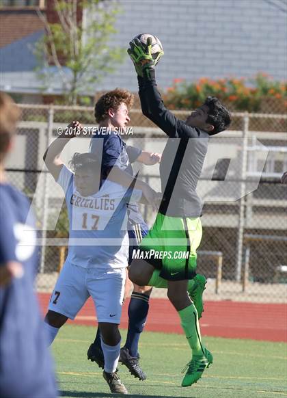 Thumbnail 1 in La Costa Canyon vs. Mission Hills (Grossmont Holiday Tournament) photogallery.