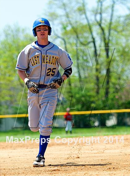 Thumbnail 3 in MacArthur vs. East Meadow (Section 8 Class AA Quarterfinal) photogallery.