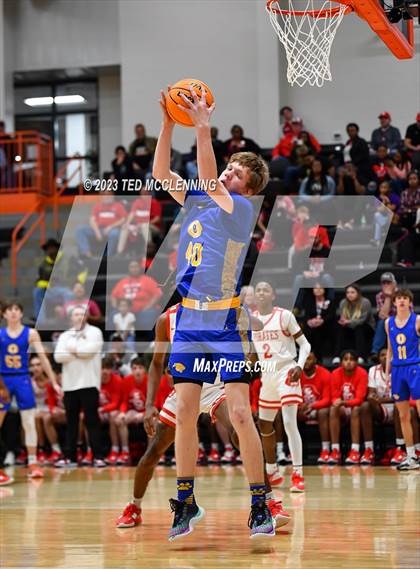 Thumbnail 2 in Drew Central vs. Bergman (AAA 3A State Playoff first round) photogallery.