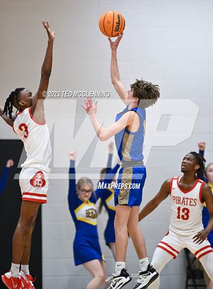 Thumbnail 1 in Drew Central vs. Bergman (AAA 3A State Playoff first round) photogallery.