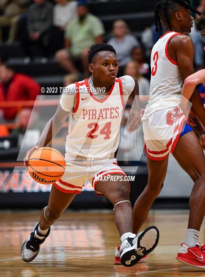 Thumbnail 3 in Drew Central vs. Bergman (AAA 3A State Playoff first round) photogallery.