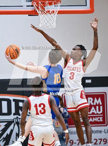Thumbnail 3 in Drew Central vs. Bergman (AAA 3A State Playoff first round) photogallery.