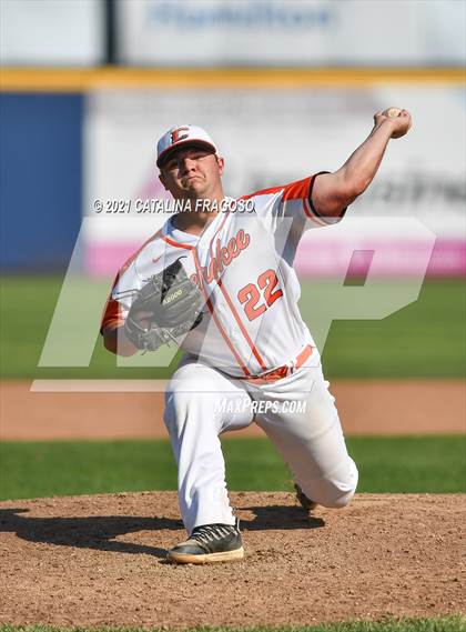 Thumbnail 1 in Cherokee vs Shawnee photogallery.