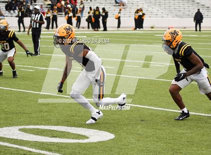 Thumbnail 1 in Fort Bend Marshall vs Lake Creek (UIL 5A Region III Regional Playoff) photogallery.