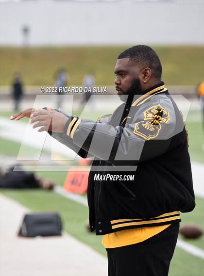 Thumbnail 1 in Fort Bend Marshall vs Lake Creek (UIL 5A Region III Regional Playoff) photogallery.