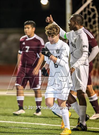 Thumbnail 3 in Wylie vs Sherman photogallery.
