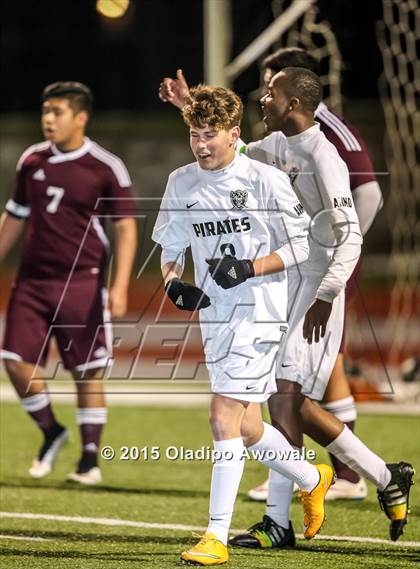 Thumbnail 2 in Wylie vs Sherman photogallery.