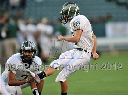 Thumbnail 3 in Le Grand vs. Sierra Canyon (CIF State Small Schools Final) photogallery.