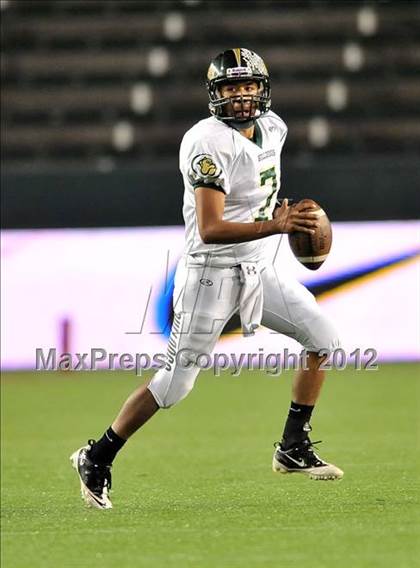 Thumbnail 1 in Le Grand vs. Sierra Canyon (CIF State Small Schools Final) photogallery.
