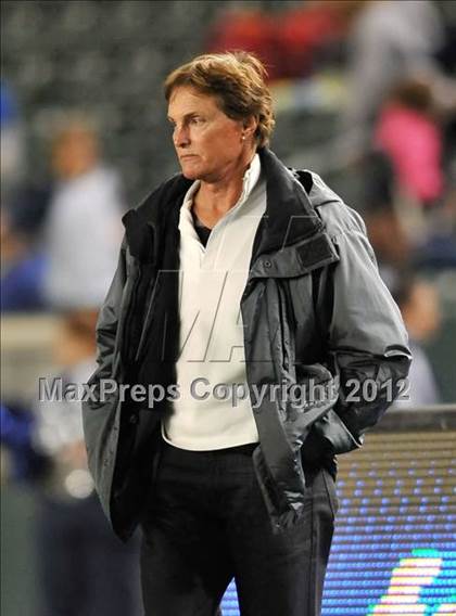 Thumbnail 2 in Le Grand vs. Sierra Canyon (CIF State Small Schools Final) photogallery.
