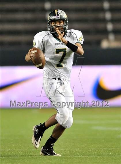 Thumbnail 1 in Le Grand vs. Sierra Canyon (CIF State Small Schools Final) photogallery.