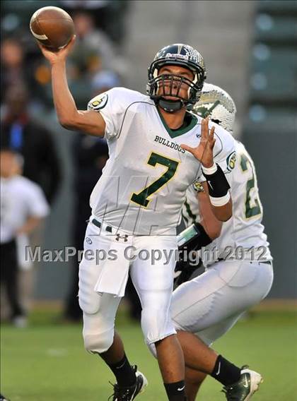 Thumbnail 2 in Le Grand vs. Sierra Canyon (CIF State Small Schools Final) photogallery.
