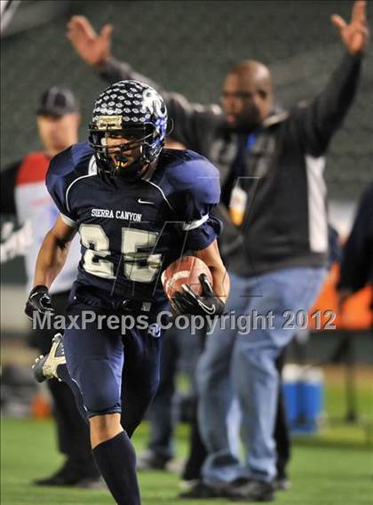 Thumbnail 1 in Le Grand vs. Sierra Canyon (CIF State Small Schools Final) photogallery.