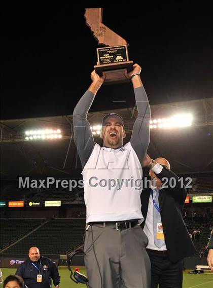 Thumbnail 3 in Le Grand vs. Sierra Canyon (CIF State Small Schools Final) photogallery.