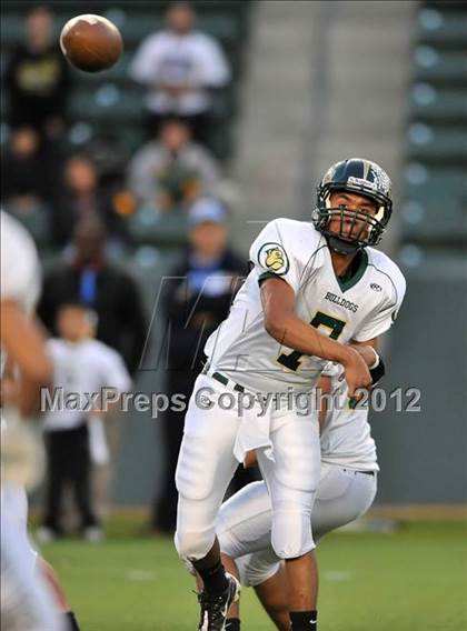 Thumbnail 3 in Le Grand vs. Sierra Canyon (CIF State Small Schools Final) photogallery.