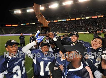 Thumbnail 2 in Le Grand vs. Sierra Canyon (CIF State Small Schools Final) photogallery.