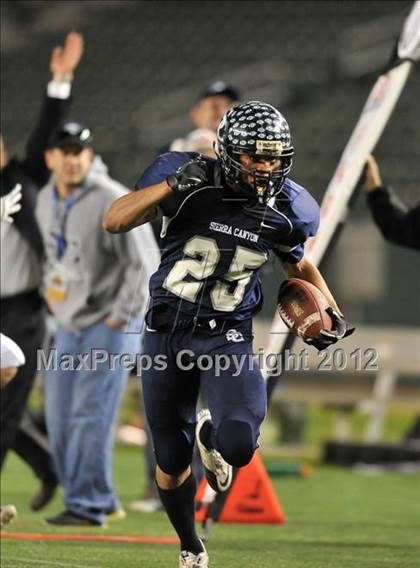 Thumbnail 1 in Le Grand vs. Sierra Canyon (CIF State Small Schools Final) photogallery.