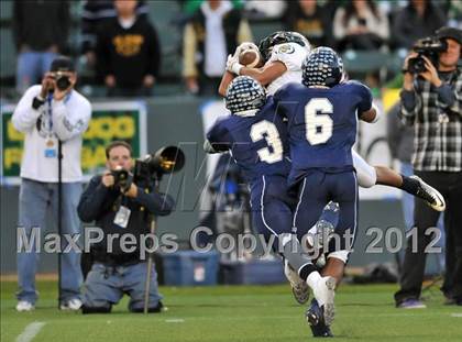 Thumbnail 1 in Le Grand vs. Sierra Canyon (CIF State Small Schools Final) photogallery.