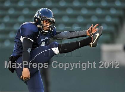 Thumbnail 3 in Le Grand vs. Sierra Canyon (CIF State Small Schools Final) photogallery.