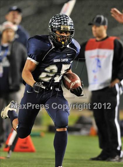 Thumbnail 2 in Le Grand vs. Sierra Canyon (CIF State Small Schools Final) photogallery.