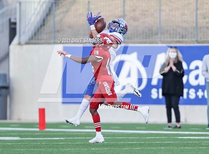 Thumbnail 2 in North Shore vs. Westlake (UIL 6A Division 1 State Semifinal) photogallery.