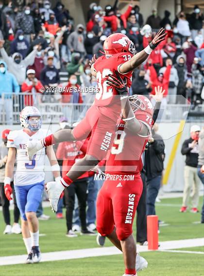 Thumbnail 3 in North Shore vs. Westlake (UIL 6A Division 1 State Semifinal) photogallery.