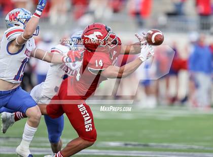 Thumbnail 3 in North Shore vs. Westlake (UIL 6A Division 1 State Semifinal) photogallery.