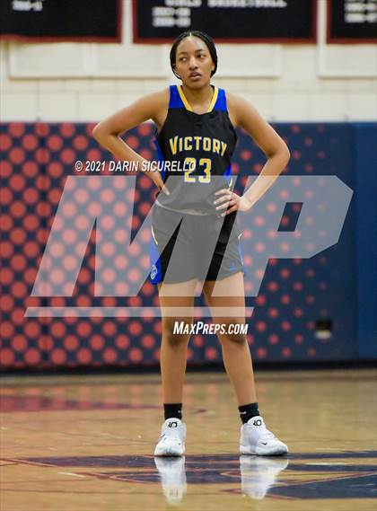 Thumbnail 3 in Oaks Christian vs Victory Christian Center (Nike Tournament of Champions) photogallery.