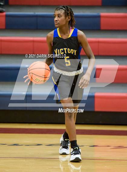 Thumbnail 3 in Oaks Christian vs Victory Christian Center (Nike Tournament of Champions) photogallery.