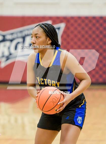 Thumbnail 2 in Oaks Christian vs Victory Christian Center (Nike Tournament of Champions) photogallery.