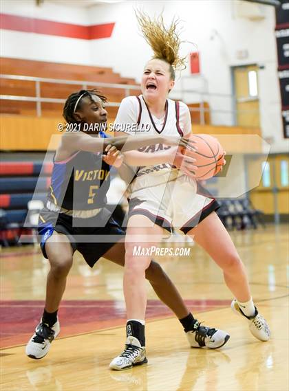 Thumbnail 2 in Oaks Christian vs Victory Christian Center (Nike Tournament of Champions) photogallery.