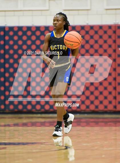 Thumbnail 1 in Oaks Christian vs Victory Christian Center (Nike Tournament of Champions) photogallery.