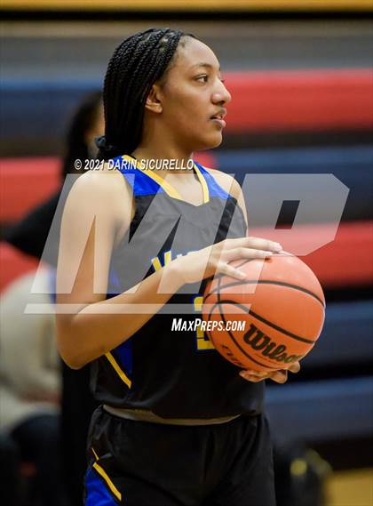Thumbnail 1 in Oaks Christian vs Victory Christian Center (Nike Tournament of Champions) photogallery.