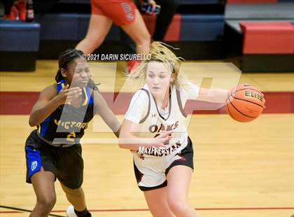 Thumbnail 3 in Oaks Christian vs Victory Christian Center (Nike Tournament of Champions) photogallery.