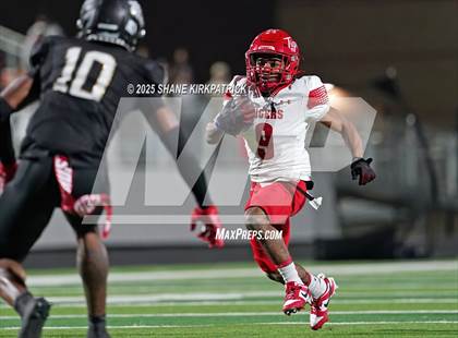 Thumbnail 3 in Terrell vs South Oak Cliff (UIL 5A Div 2 Regional Semifinal) photogallery.