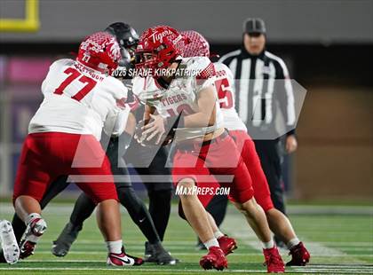 Thumbnail 2 in Terrell vs South Oak Cliff (UIL 5A Div 2 Regional Semifinal) photogallery.