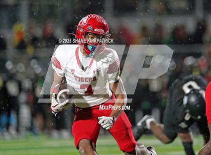 Thumbnail 2 in Terrell vs South Oak Cliff (UIL 5A Div 2 Regional Semifinal) photogallery.