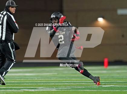 Thumbnail 1 in Terrell vs South Oak Cliff (UIL 5A Div 2 Regional Semifinal) photogallery.